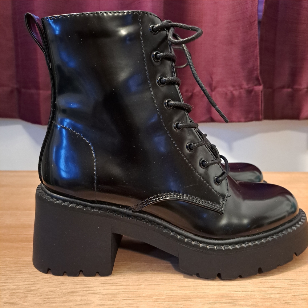 Madden Girl Black Talent Womans Combat Lace Up Boots Size 6